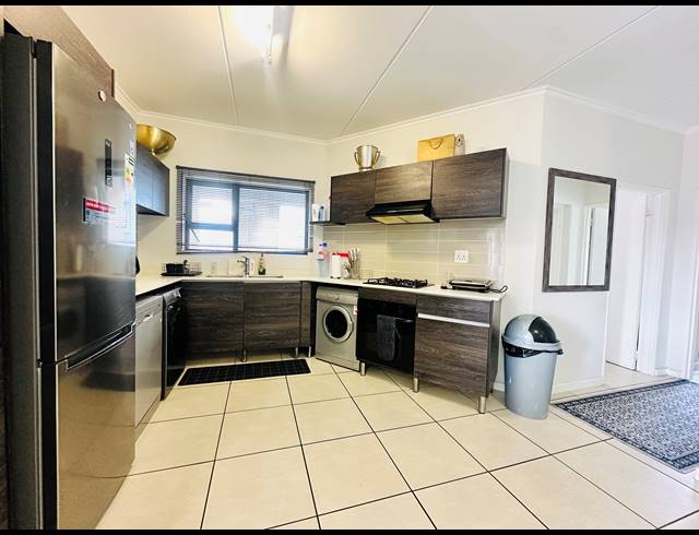 3 BEDROOM APARTMENT TO LET IN MODDERFONTEIN